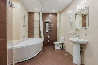 Гостиница Невский берег 122 Санкт-Петербург Люкс-4